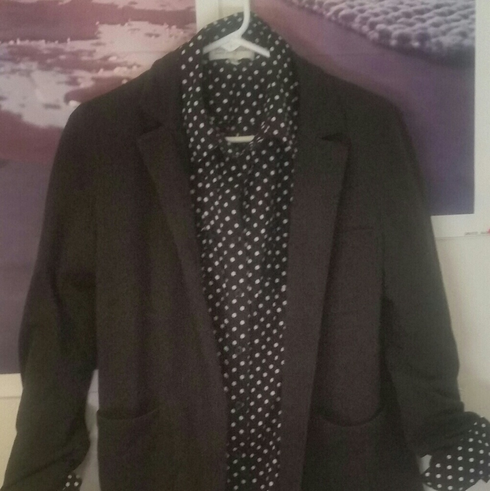 Long sleeve black and white button up shirt.