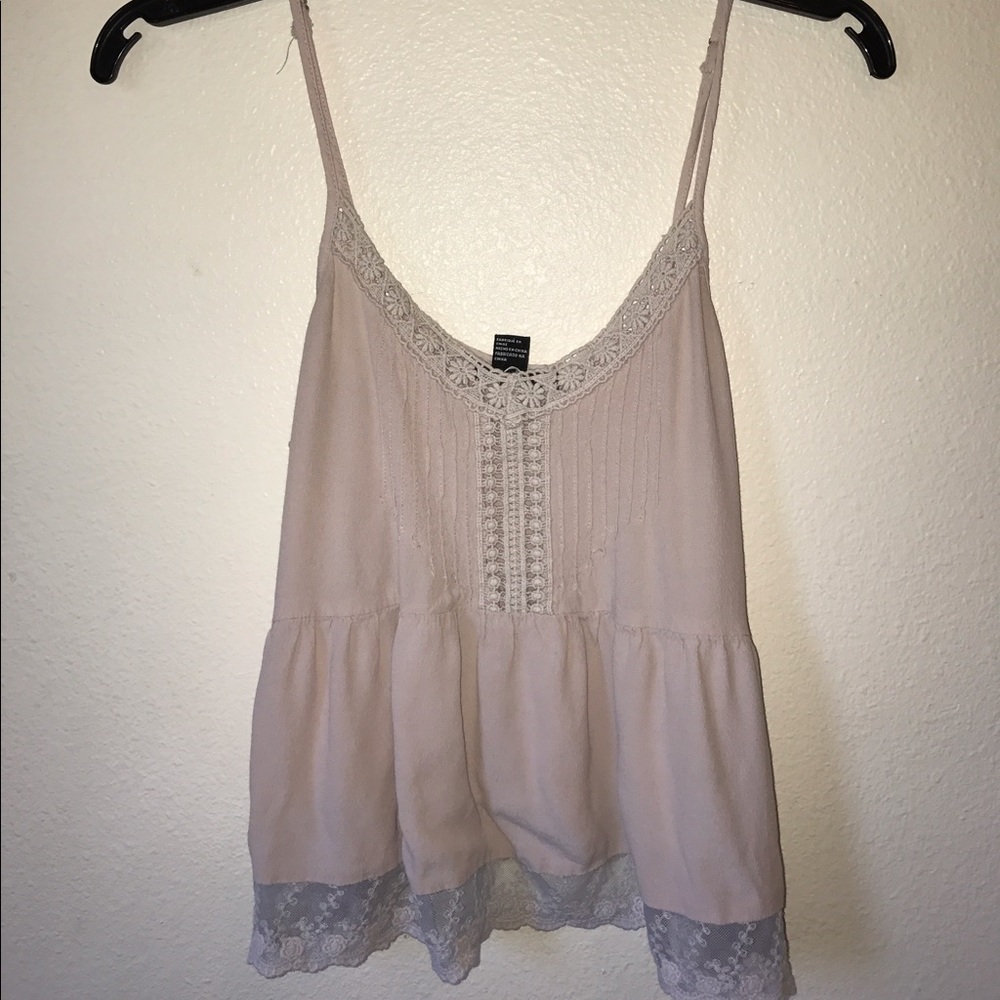 Baby pink lace/crotchet F21 crop top! (S)