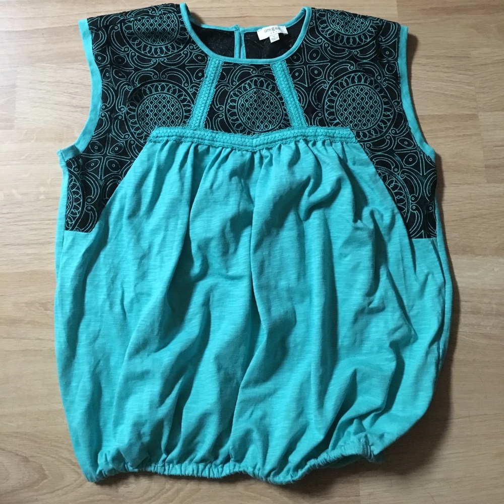 Sleeveless blouse