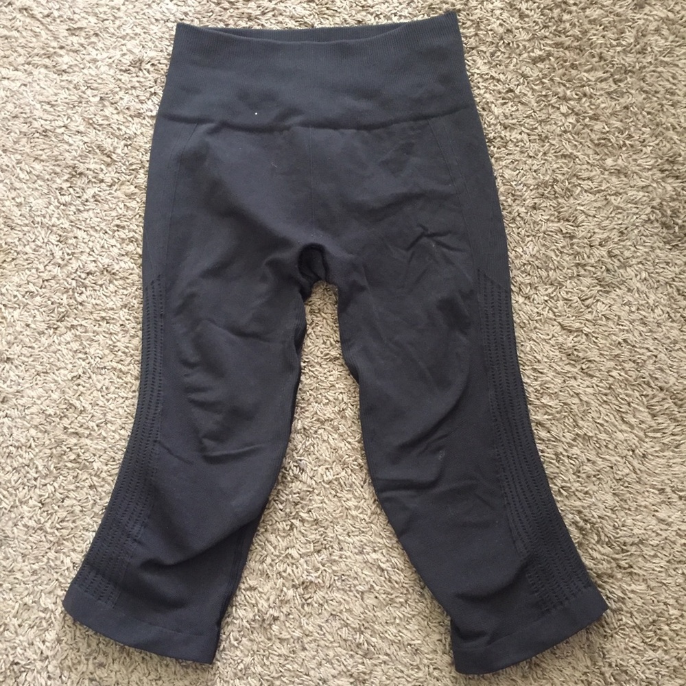 Lululemon cropped leggings black size 6