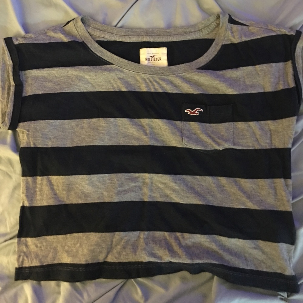 Hollister Cropped tee