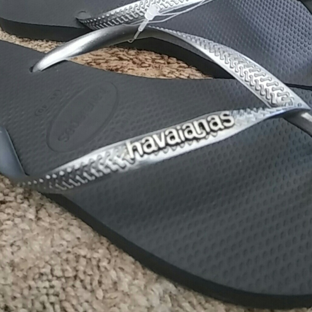 Havaianas metallic slim logo flip flops NWOT
