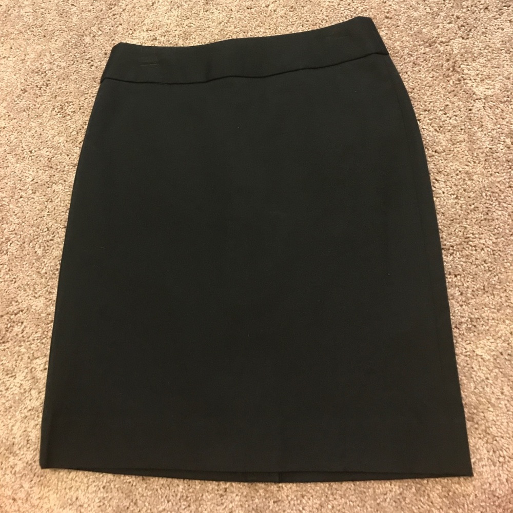 NWT!! Size 6 Banana Republic pencil skirt.