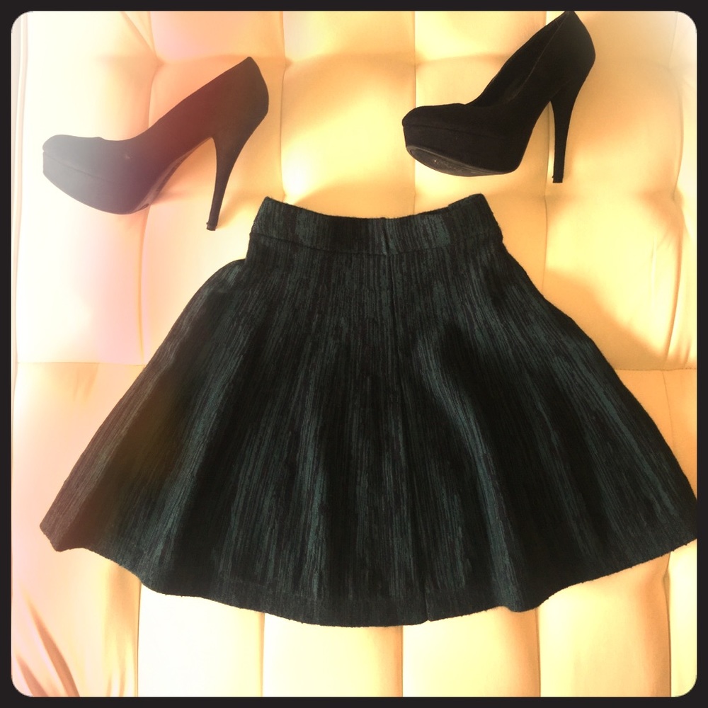 BRAND NEW BLACK AND GREEN SKATER SKIRT