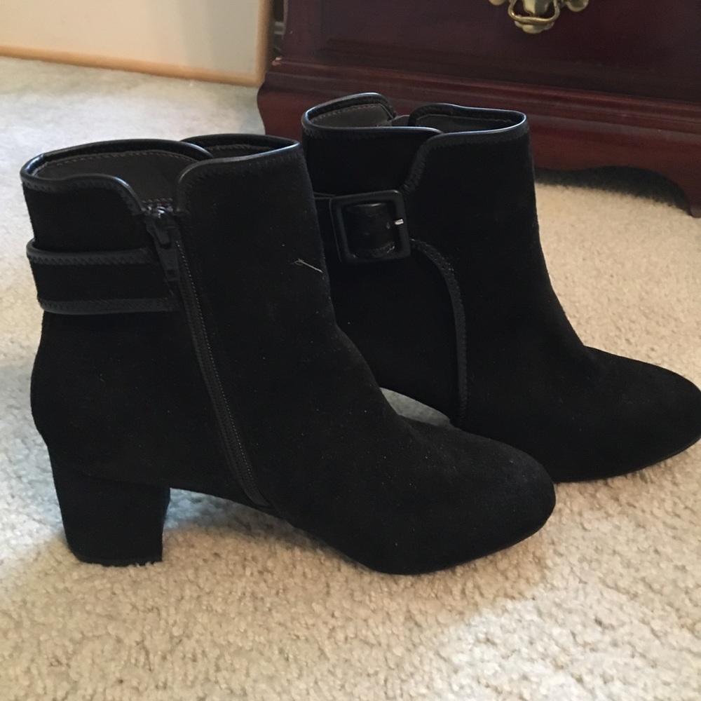 White mountain suede ankle boots