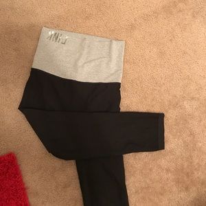 Medium VS pink spandex leggings 3/4 length