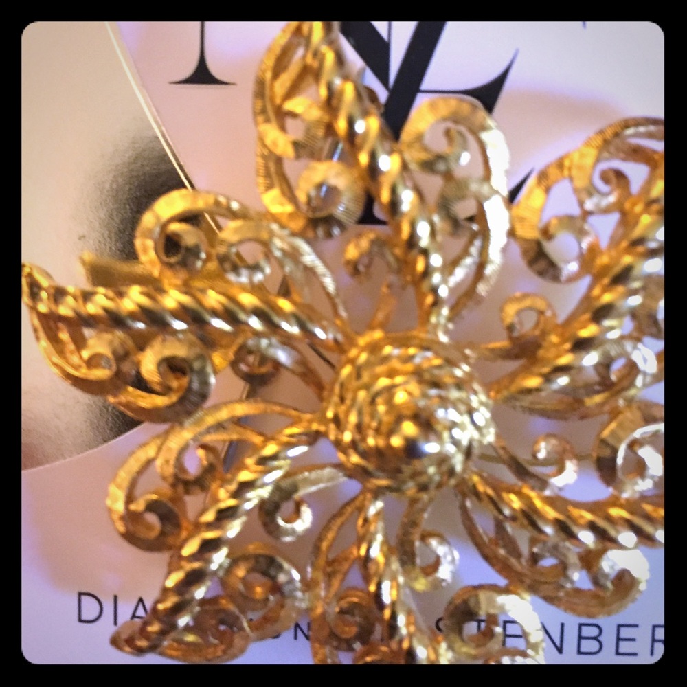 Gold toned star pin.