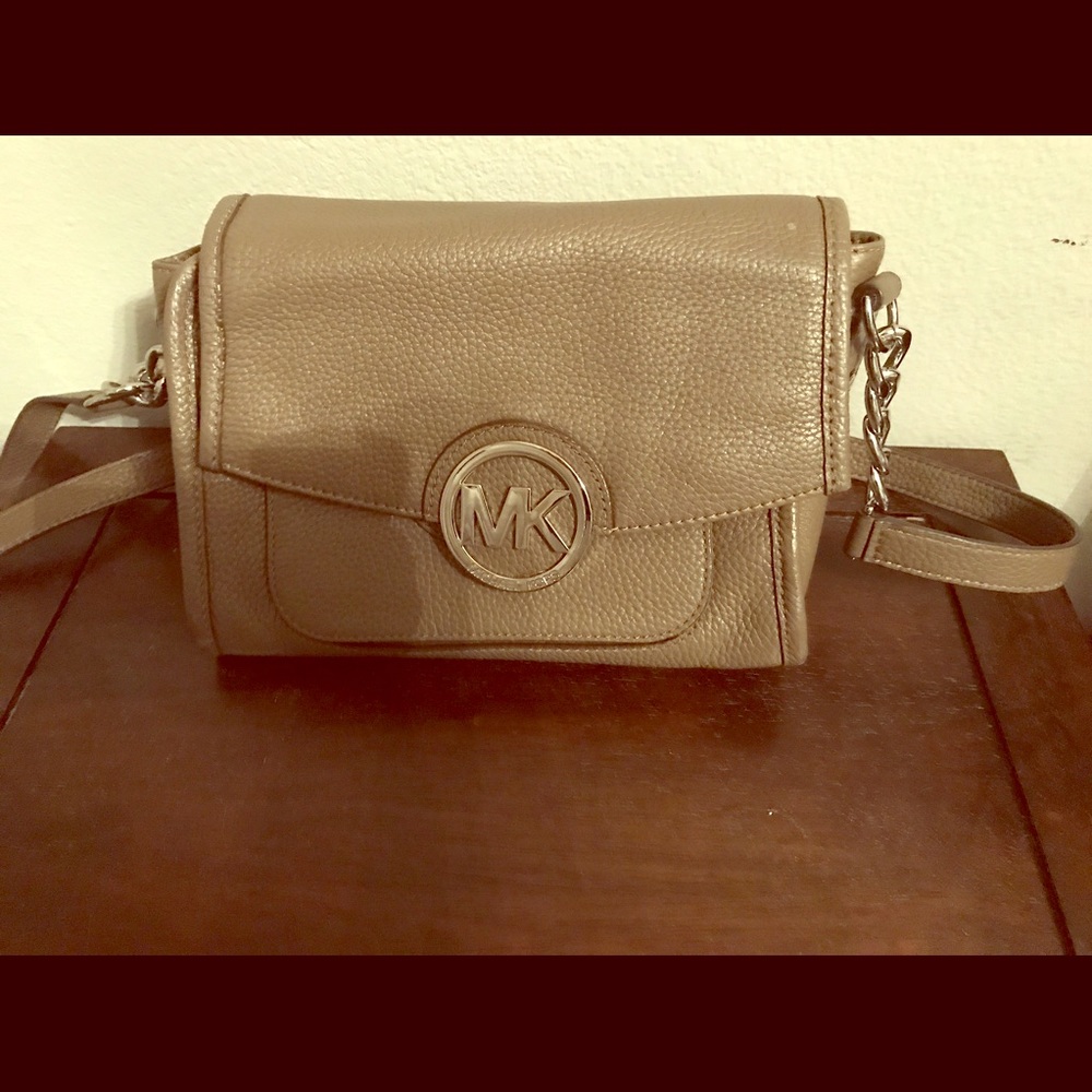 Michael Kors Cross body!