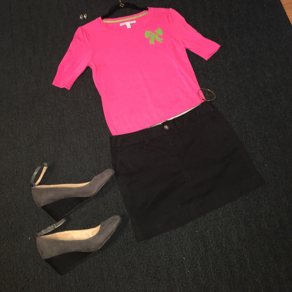 OUTFIT Pink bow sweater with black skirt, old navy