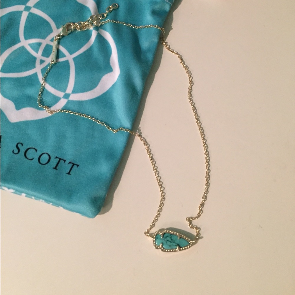 Kendra Scott necklace