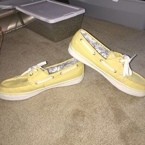yellow sperrys
