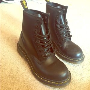 Dr Martens originals black boots
