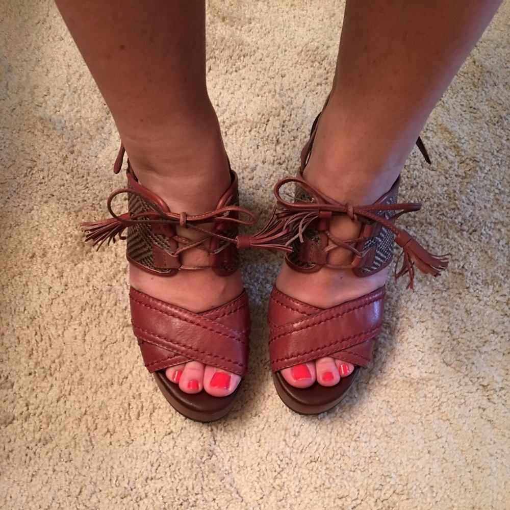 EUC Italian burgundy-red wedges by Bacío 61
