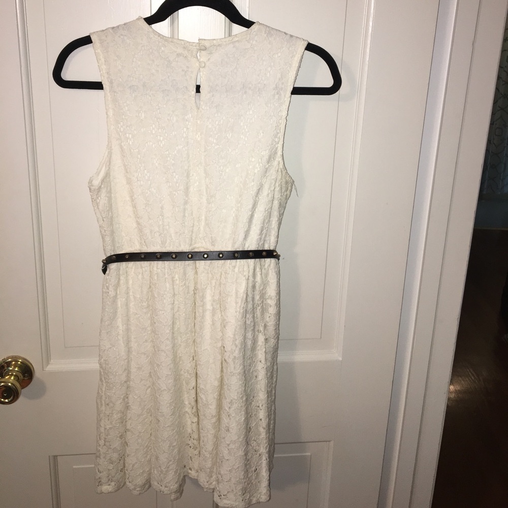 White lace with leather collar dress - Picture 4 of 6