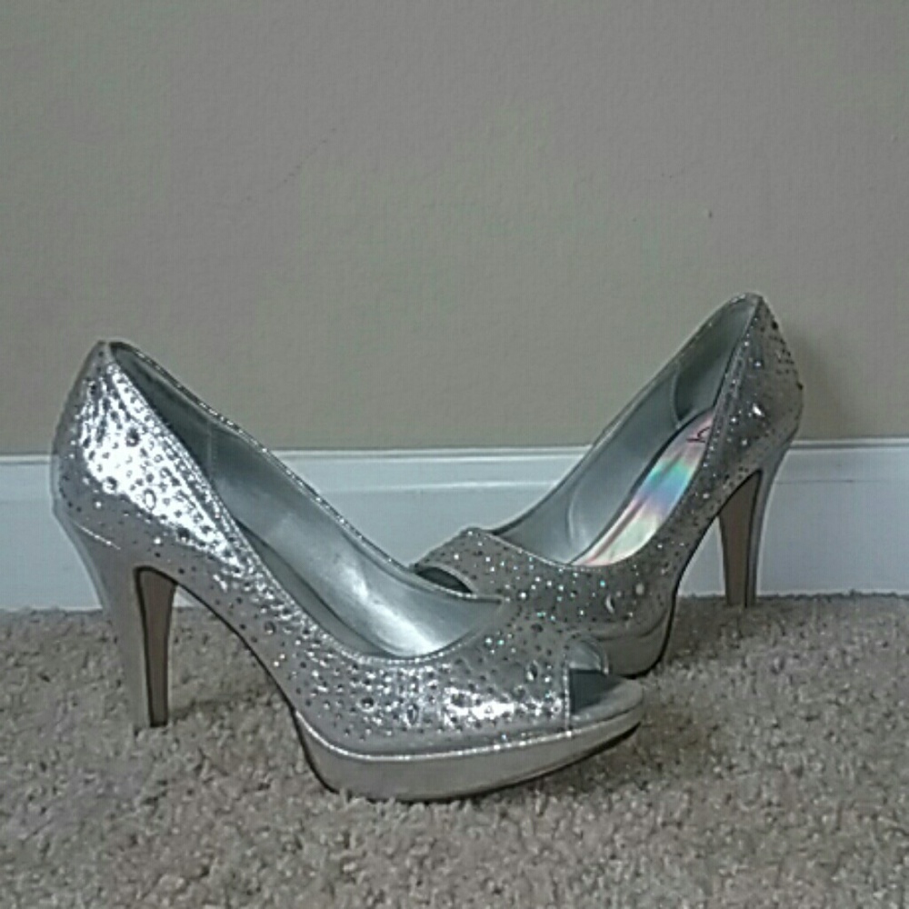 Peep toe dazzled heels