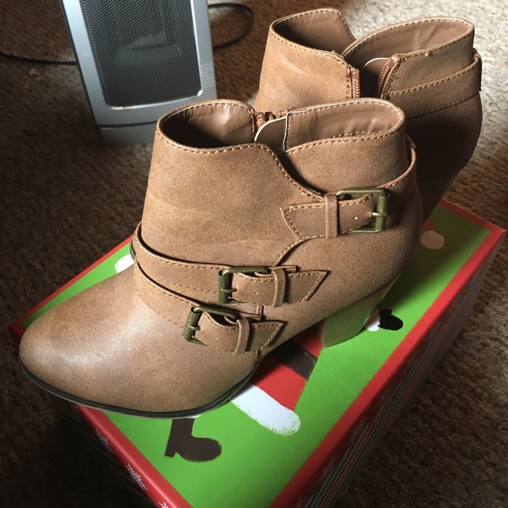 Forever 21 ankle bootie heels