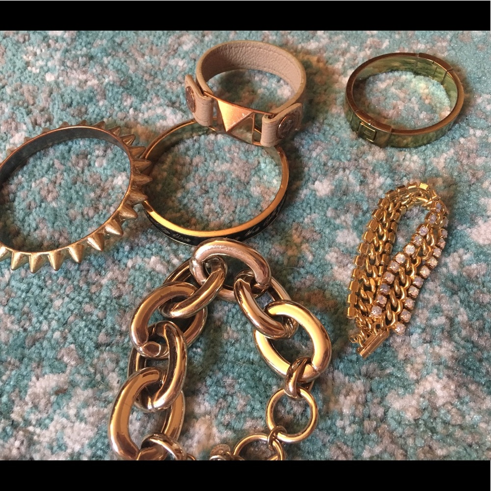 Bundle of women's bracelets! So stylish!