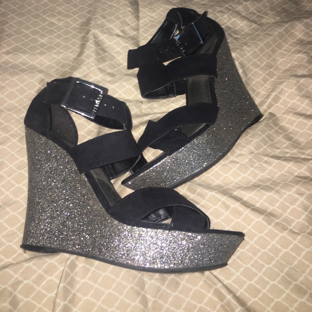 G BY GUEES BLACK AND SILVER WEDGES