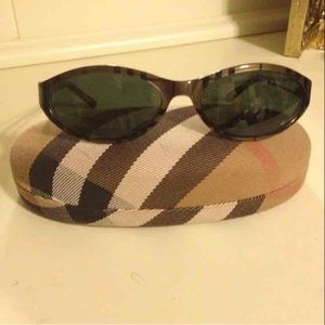 Burberry Green checks sunglasses with case
