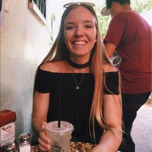 Meet your Posher, Danielle