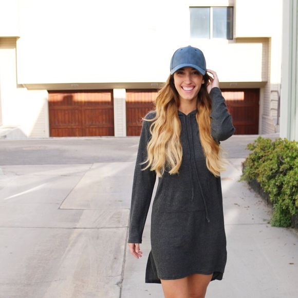 blue faux leather cap - Picture 3 of 4