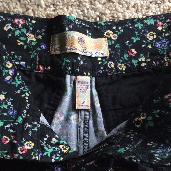 🌷Flower shorts - Picture 2 of 3