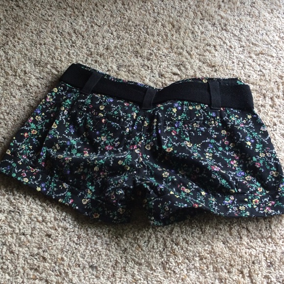 🌷Flower shorts - Picture 3 of 3