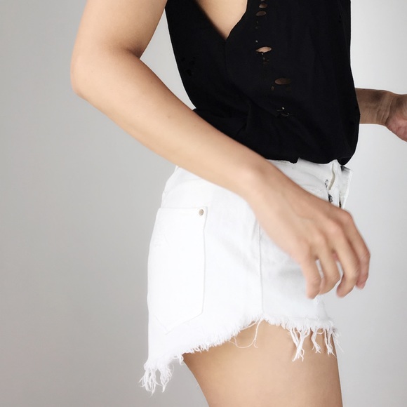 Ivory Distressed frayed denim shorts. MUSIC FEST - Picture 4 of 5