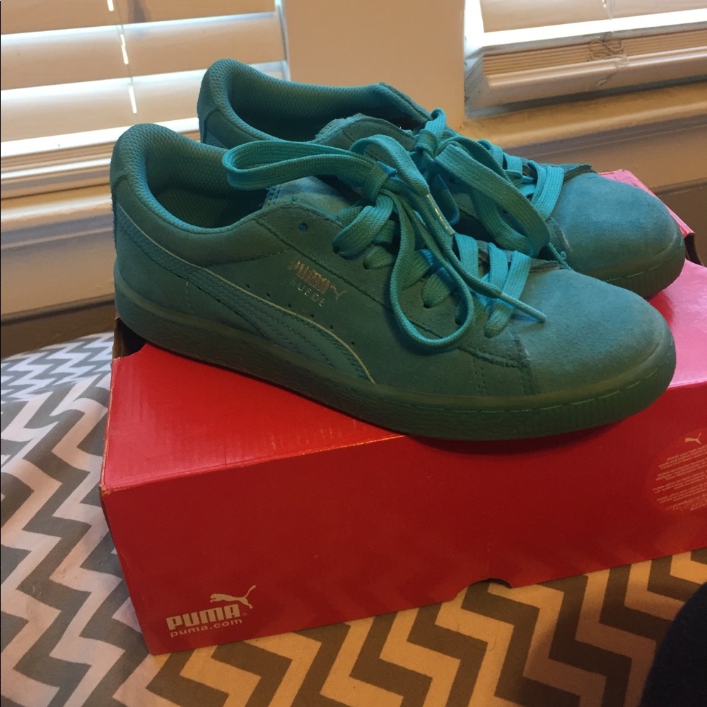 Blue/ turquoise suede puma shoes