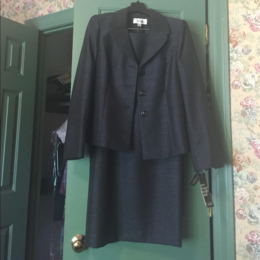 2-Piece Suit (Jacket & Skirt)
