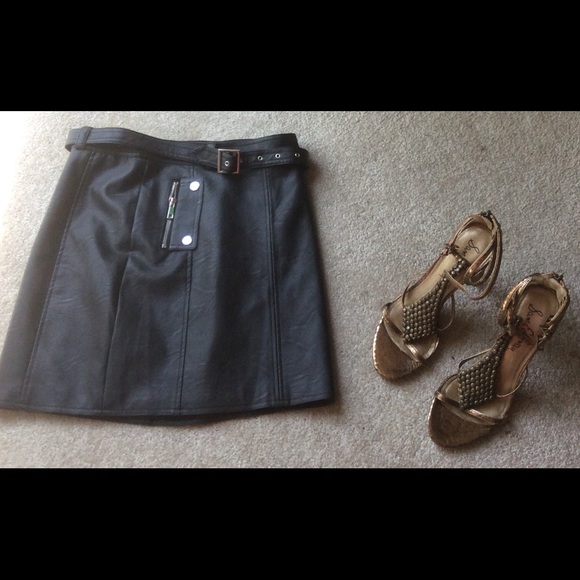 Topshop Dresses & Skirts - Topshop black leather skirt Size 6 NWT