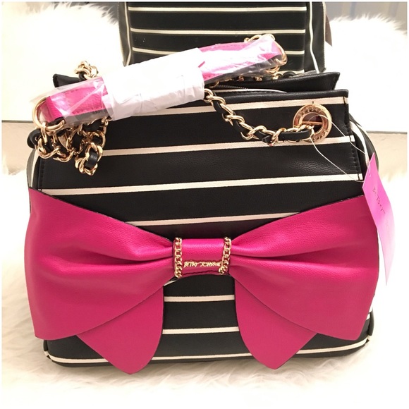 Betsey Johnson Handbags - Betsey Johnson Oh Bow You Didn't Chain Strap Bag