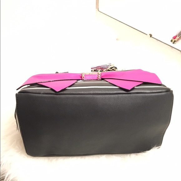 Betsey Johnson Oh Bow You Didn't Chain Strap Bag - Picture 3 of 8