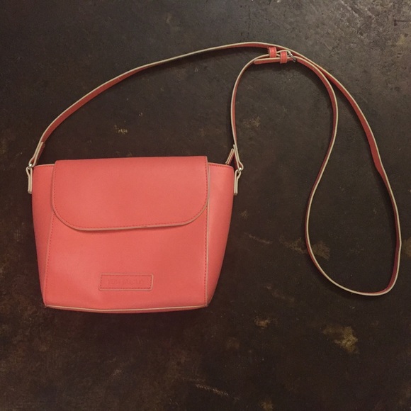 Vera Bradley Handbags - Like new Vera Bradley cross body purse Salmon pink