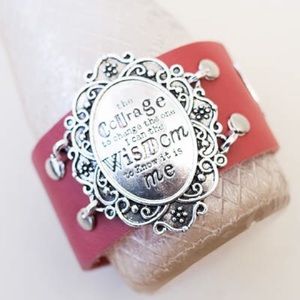 Brand new retired plunder Brielle leather cuff