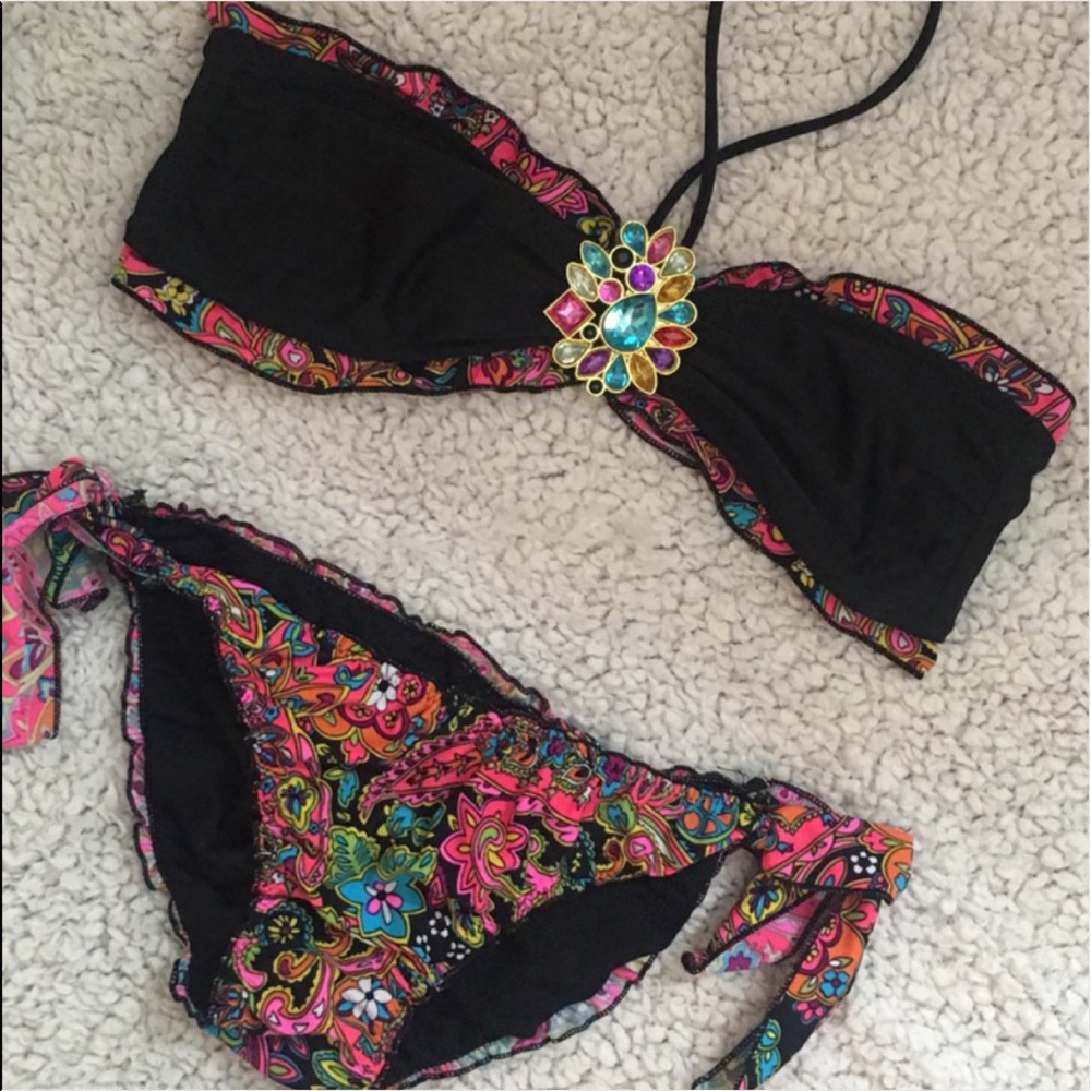 10 min sale! 🔥BROACH BIKINI