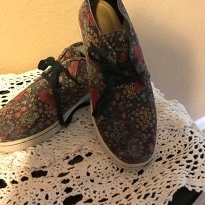 Floral Hush Puppies Tennis Shoes Size 9