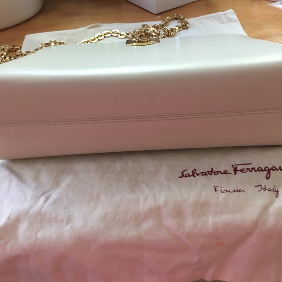 NWOT Salvatore Ferragamo LogoCreamW GoldStrp Purse - Picture 3 of 8