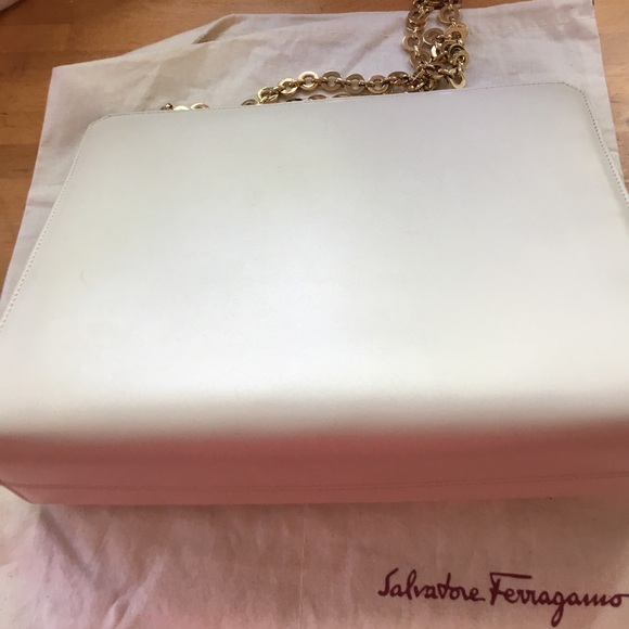 NWOT Salvatore Ferragamo LogoCreamW GoldStrp Purse - Picture 4 of 8