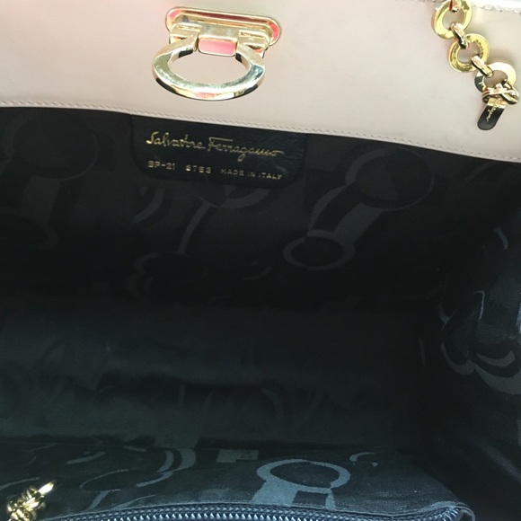 NWOT Salvatore Ferragamo LogoCreamW GoldStrp Purse - Picture 6 of 8