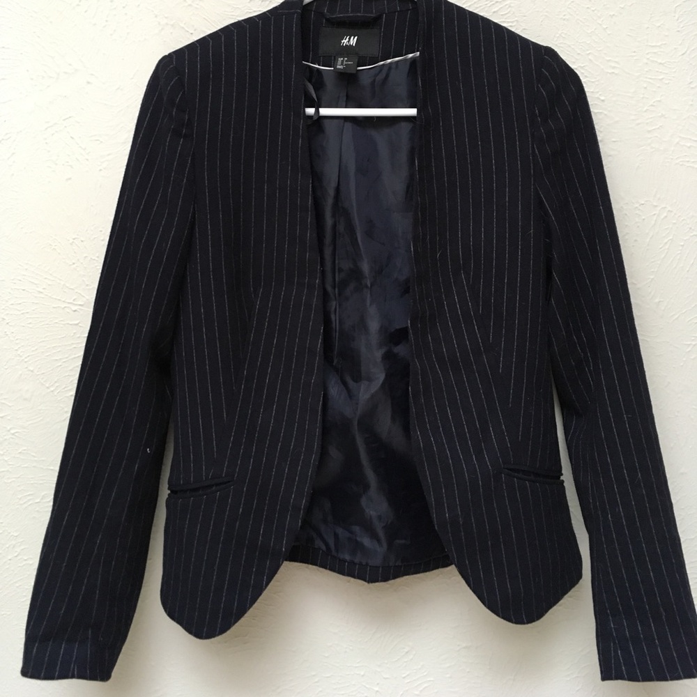 DONATING SOON: Navy pinstriped H&M blazer