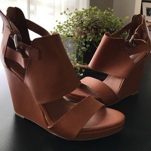 Cognac Wedges