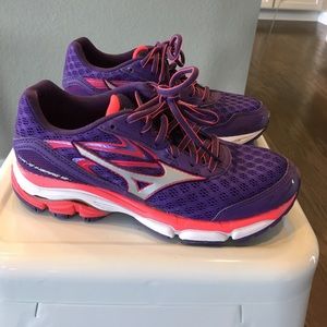 Mizuno wave inspire running shoes