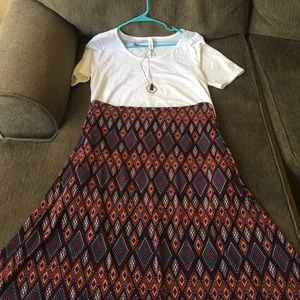 Lularoe outfit- white Perfect T Maxi skirt