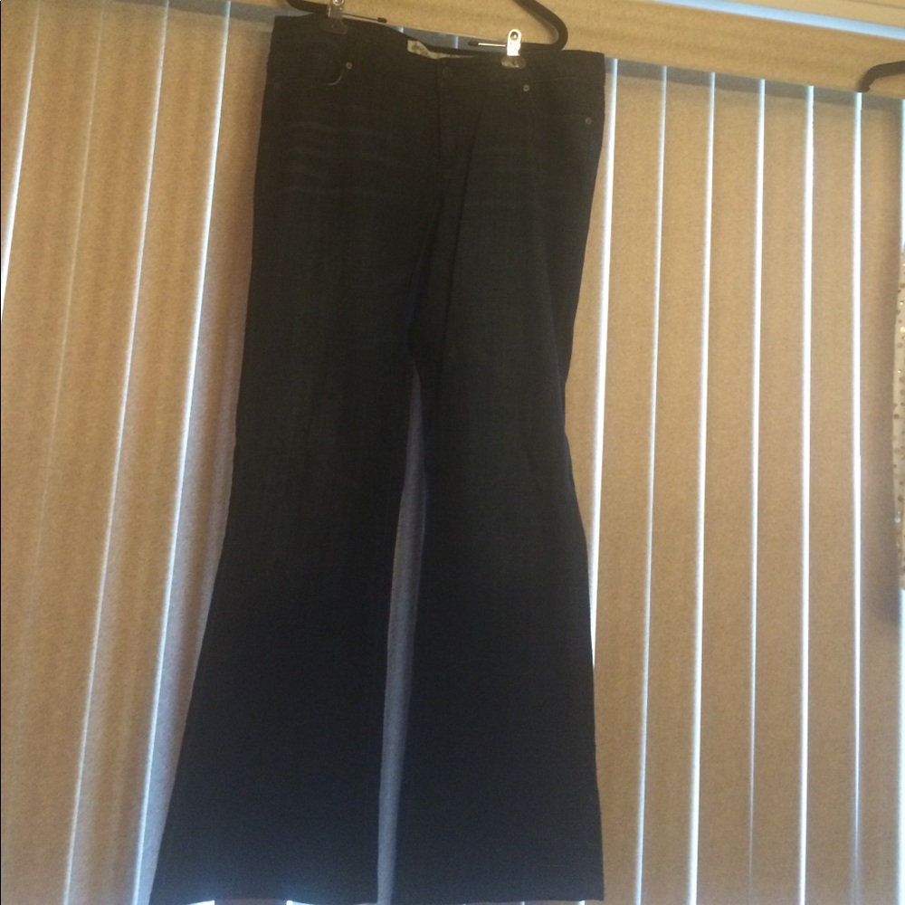 CHARLOTTE RUSSE CURVY BOOT 12R