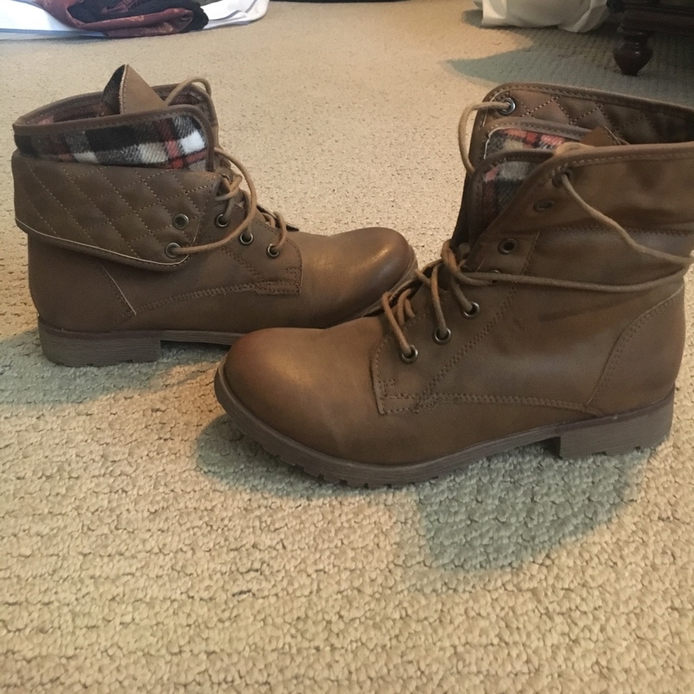 Short boots