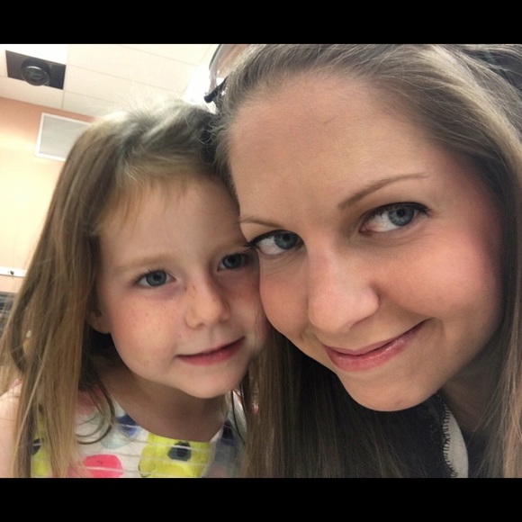 Meet your Posher, Meredith - Picture 2 of 3