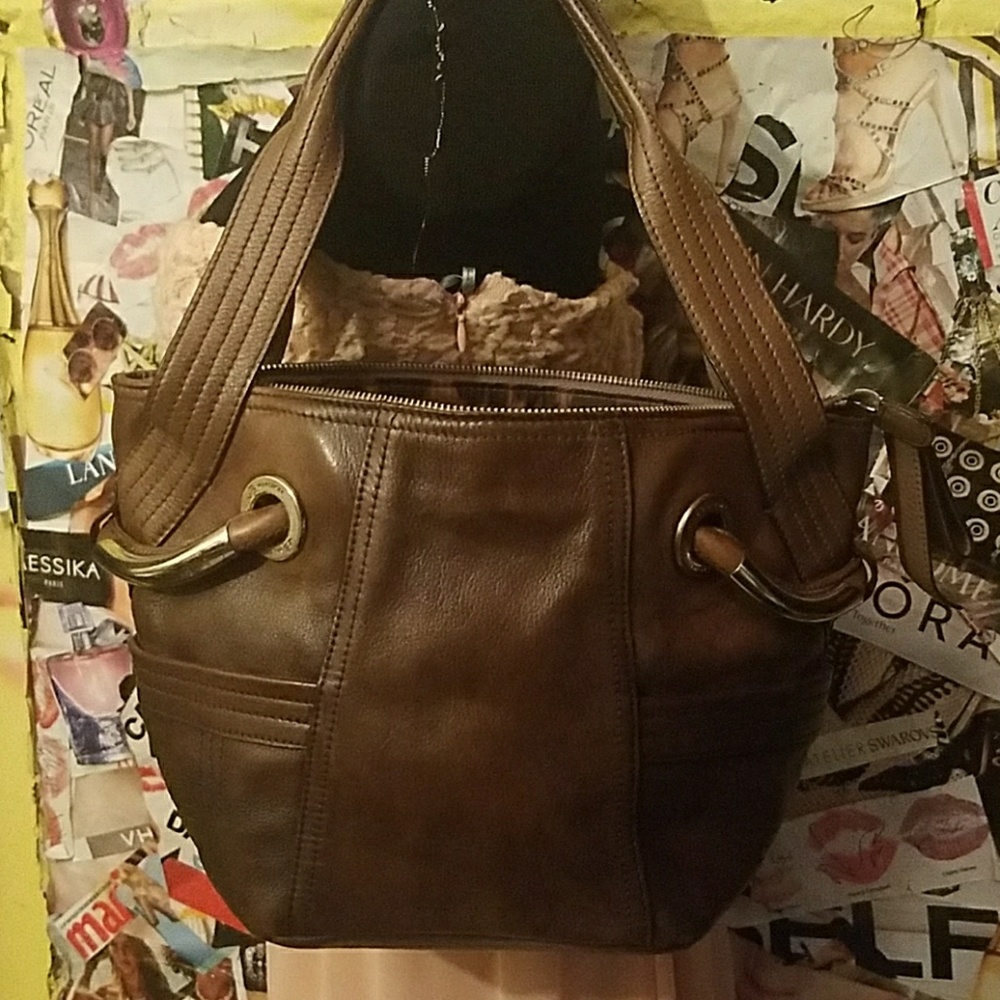 B. Makowsky shoulder bag