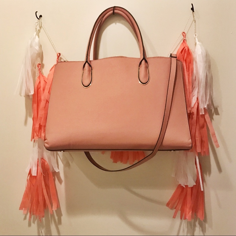 Professional pink leather purse