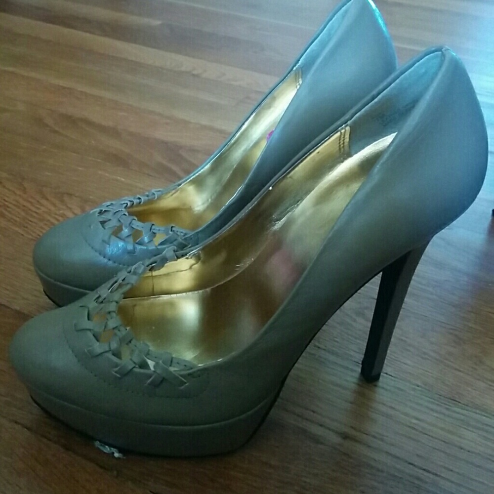 Nude stilettos heels  with knotted detail.